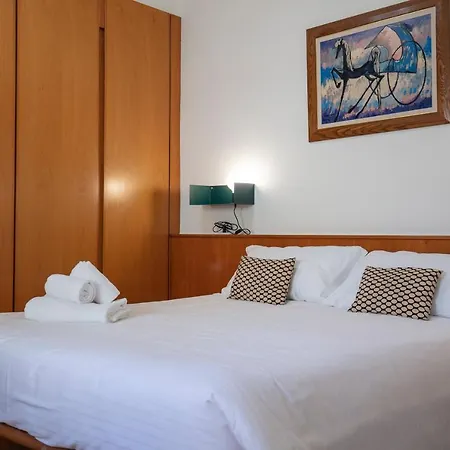 Roommo Viale Dei Mille Apartment *